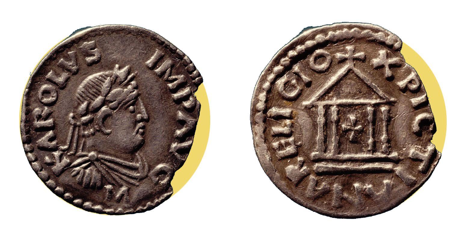 Srebrny denar Karola Wielkiego po reformie i już jako cesarza. 1.6 g., 21 mm. Od frontu Karol Wielki z wąsem w posze cesarza Rzymskiego i w wieńcu laurowym. Z tyłu kościół i 